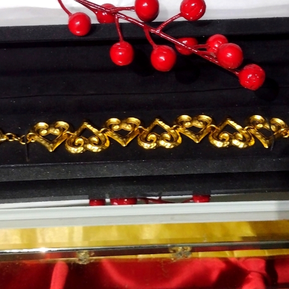 YSL Interlocking Hearts Just in time for Valentine - Picture 3 of 12